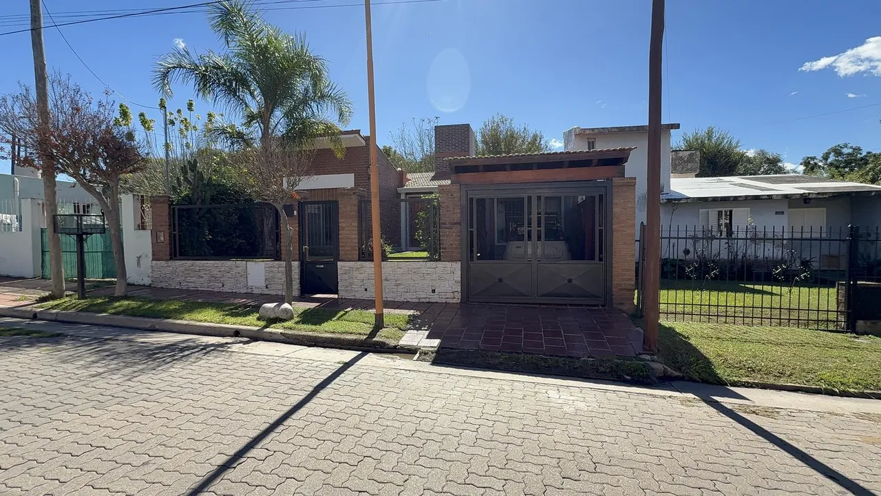 Casa en CASA EN VENTA CON PILETA EN SANTA MARÍA SALIDA A DOS CALLES GAS NATURAL A 50M RUTA 38