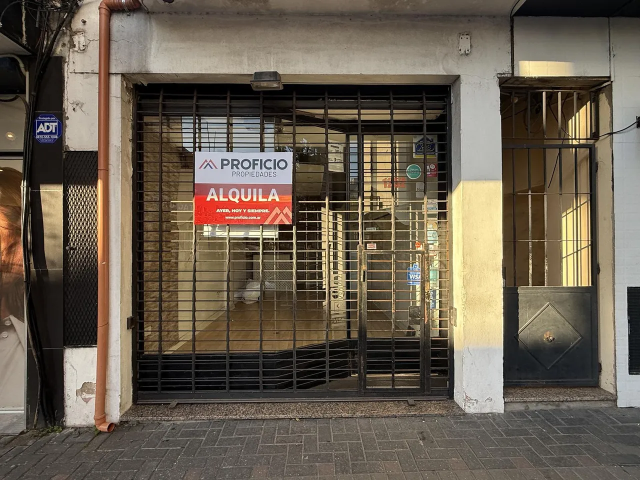 Local Comercial en Calle 148 al 1200