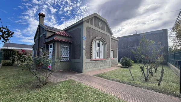 Casa en Urquiza al 500 esquina Ruta N° 9, Roldán .