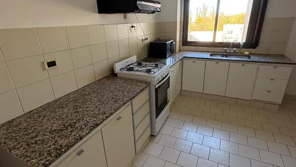 Departamento en ALQUILER departamento 4 dormitorios Hipólito Yrigoyen 55