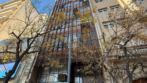 Oficina en Avenida Colón al 500