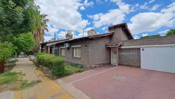 Casa en Cipolletti al 700 - Dorrego