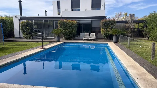 Casa en CASA EN DOS PLANTAS EN VENTA EN BARRIO EL CANTON ISLAS - LIBERTAD al 300