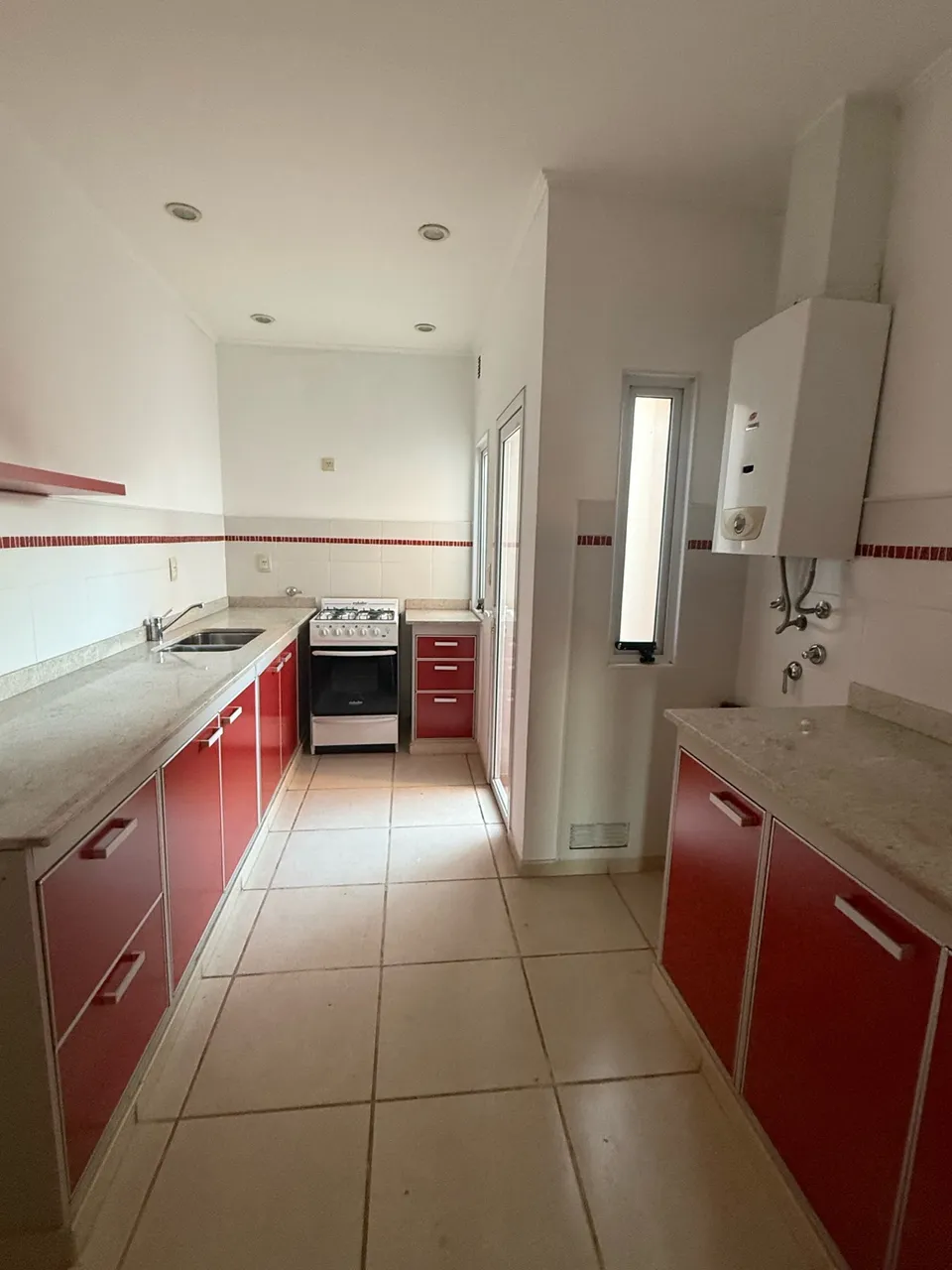 Departamento en Primera Junta 35