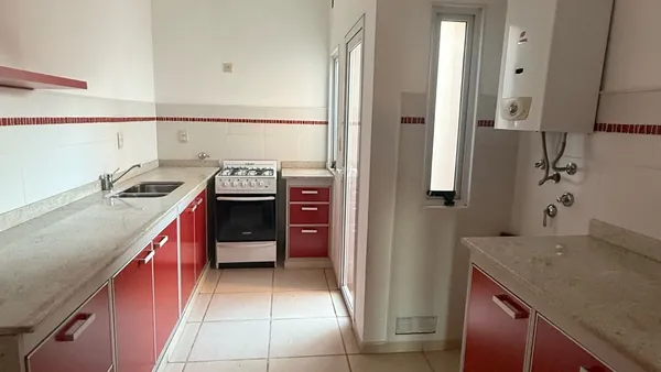 Departamento en Primera Junta 35