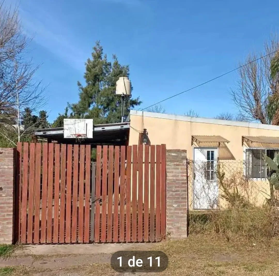 Casa en Larrea al 900
