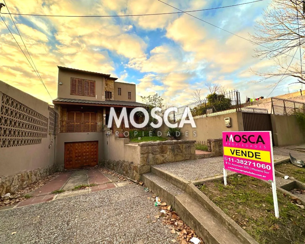 Casa en CASA Y TERRENO DE 400MTS LIBRES EN MORENO CENTRO