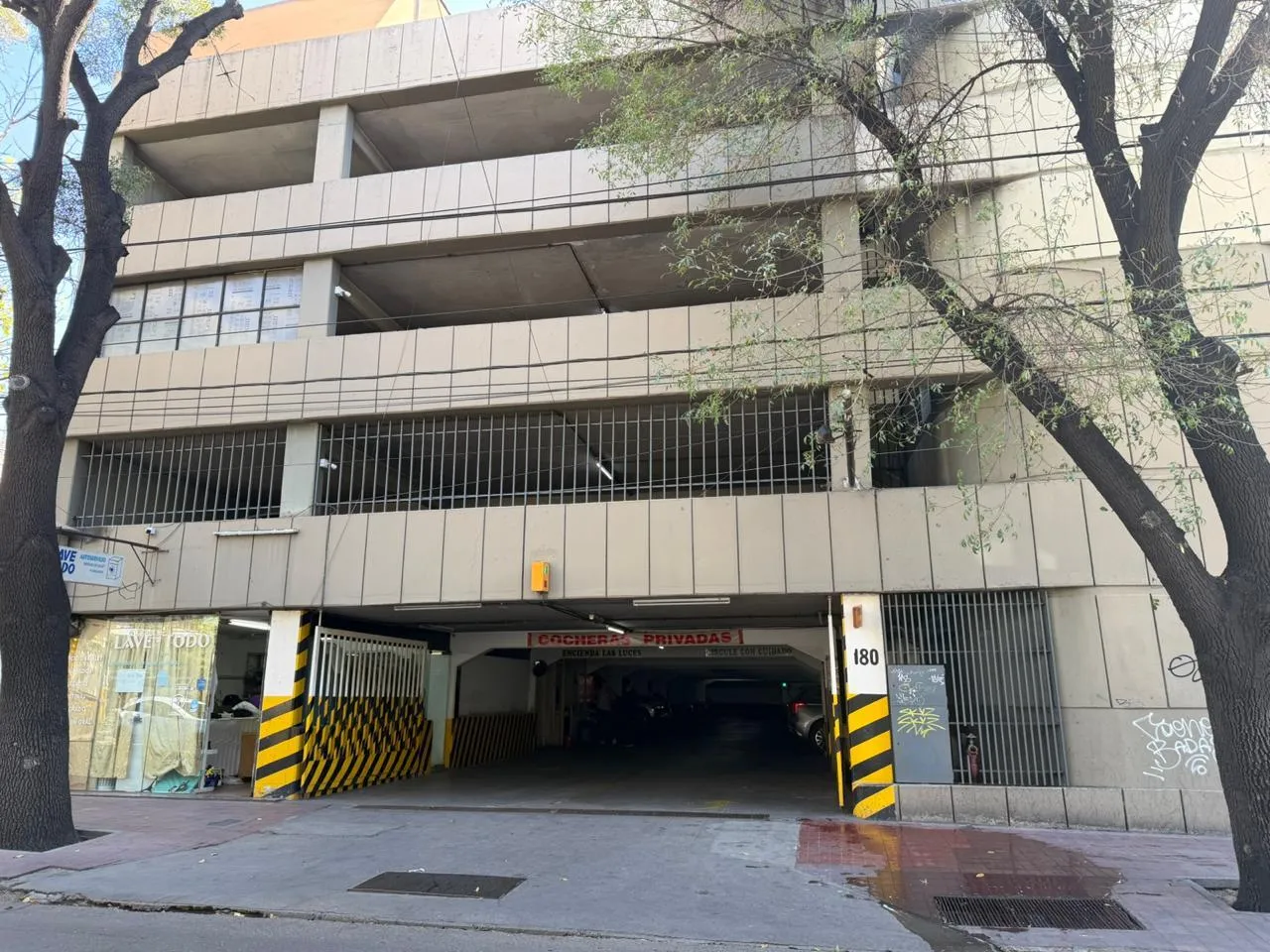 Cochera en GARIBALDI al 100
