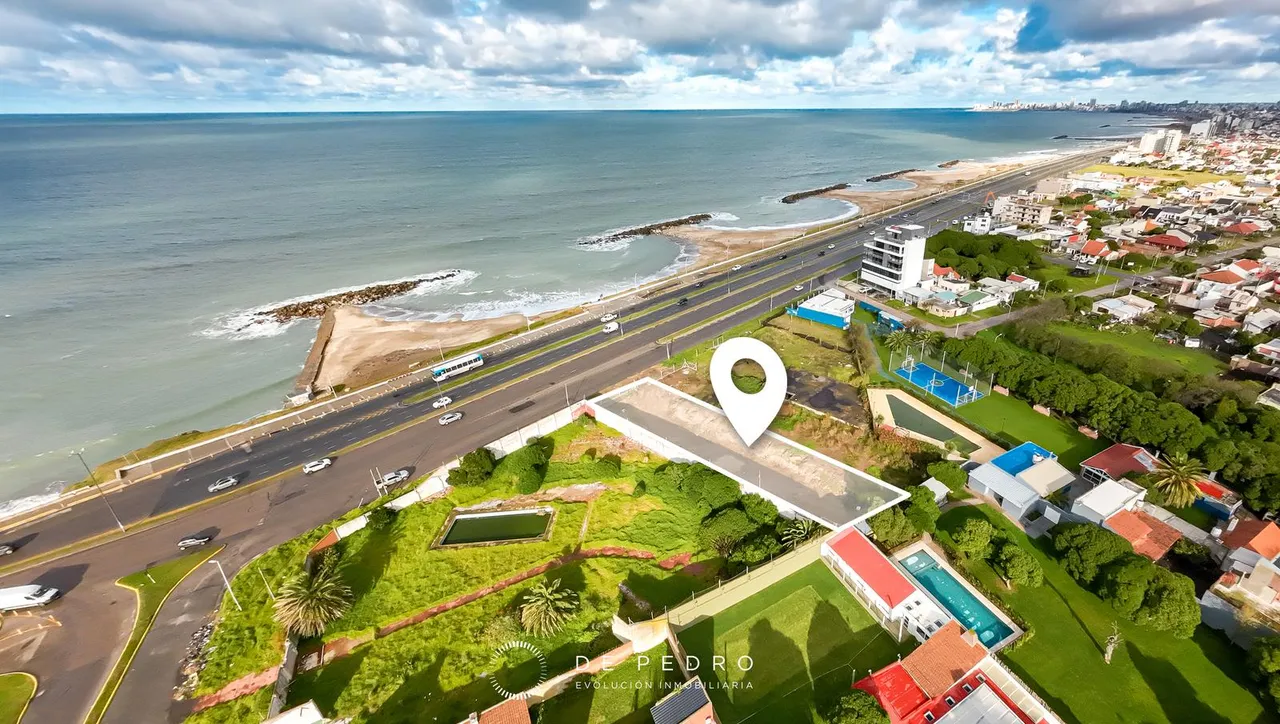 Terreno en Av. Felix U. Camet al 3600