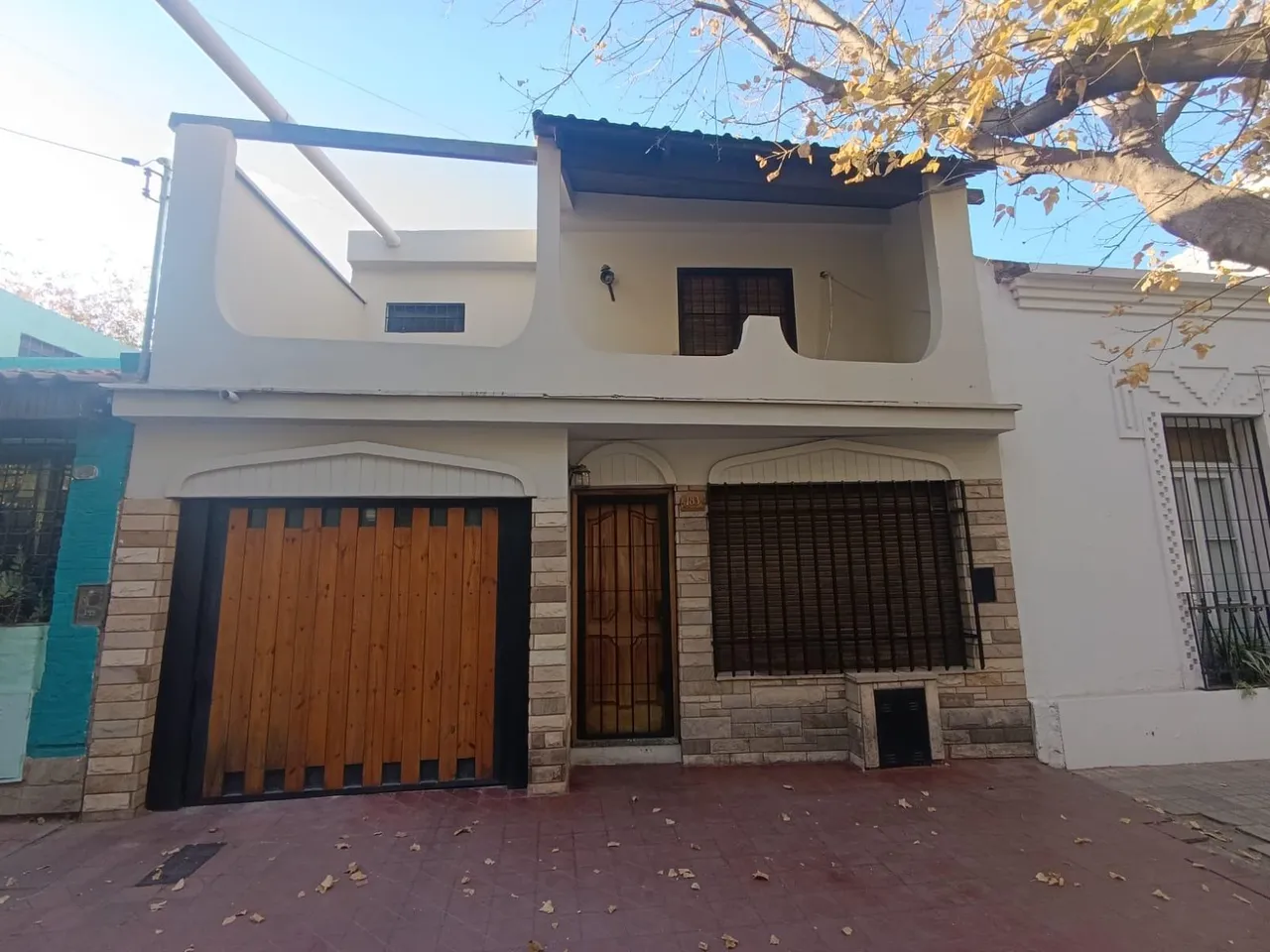 Casa en Olegario V. Andrade al 100