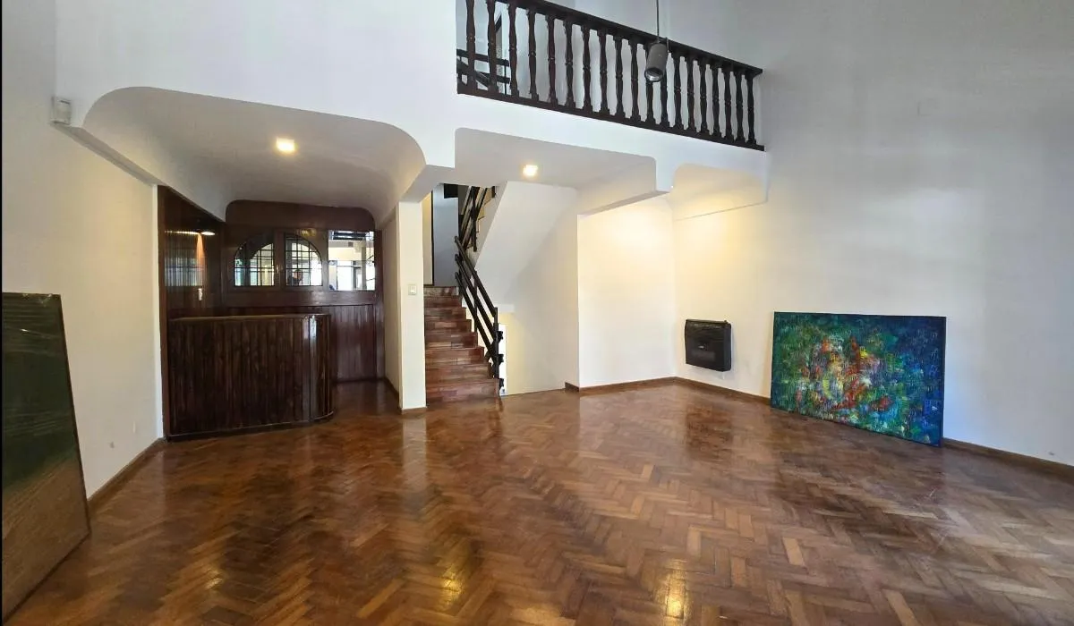 Casa en Casa de Estilo en Venta en Barrio Norte - 3D + Cochera