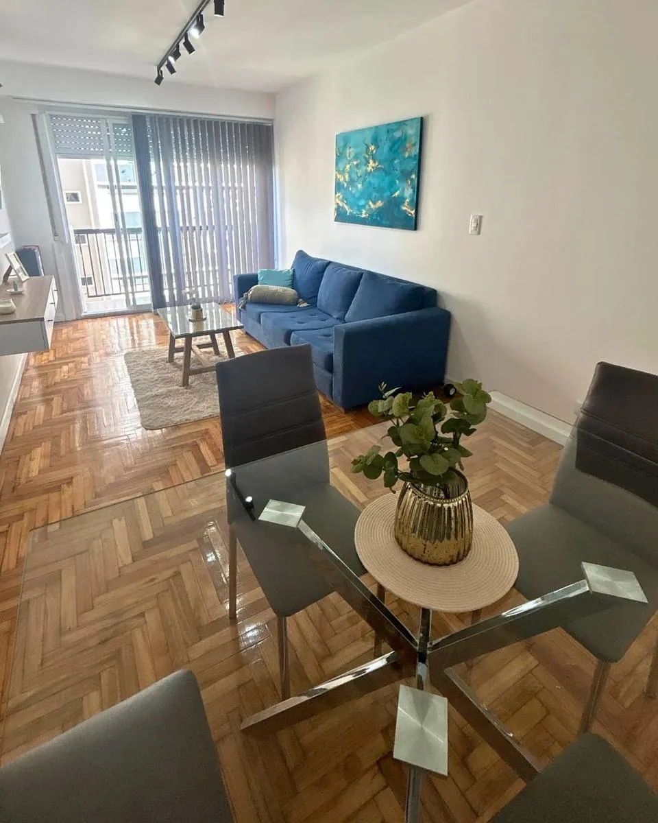 Departamento en Venta 2 ambientes con dependencia con balcón al frente - Plaza Colón