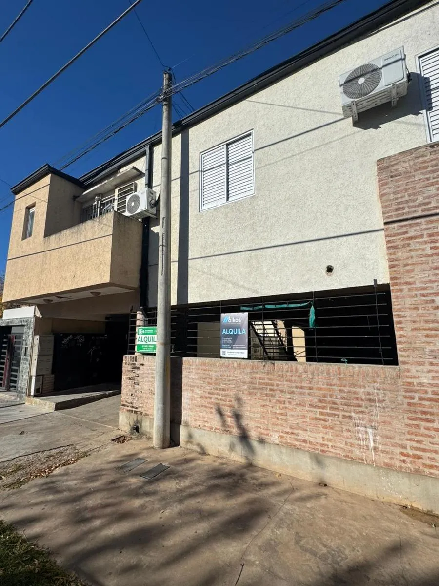 Departamento en Montes de Oca al 1000