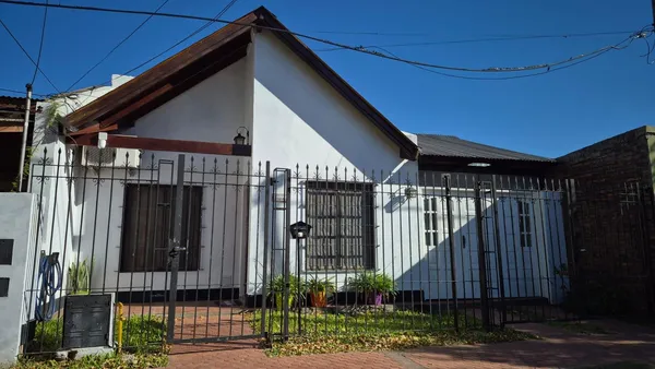 Casa en Angelomé al 1100