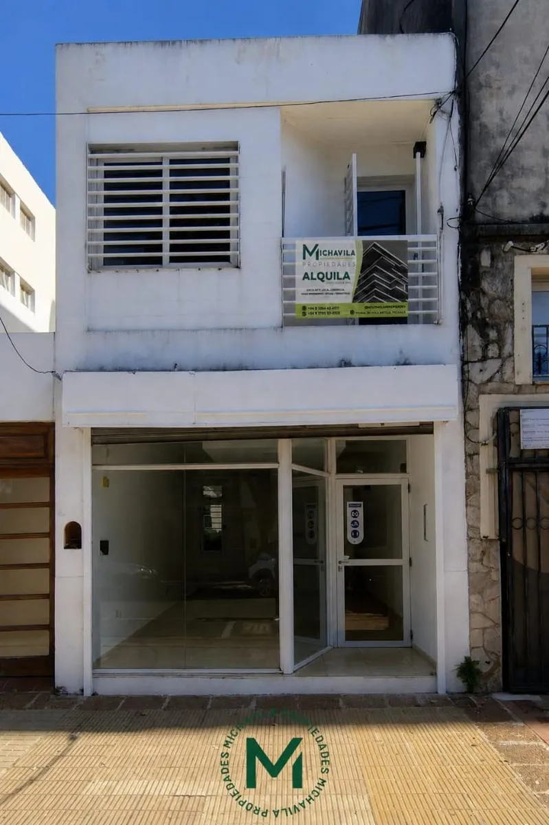 Local Comercial en 3 de Febrero & Córdoba