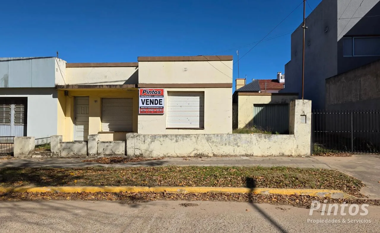 Casa en Mitre (e/ Sarmiento y Alvear)