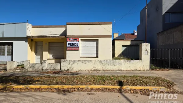 Casa en Mitre (e/ Sarmiento y Alvear)