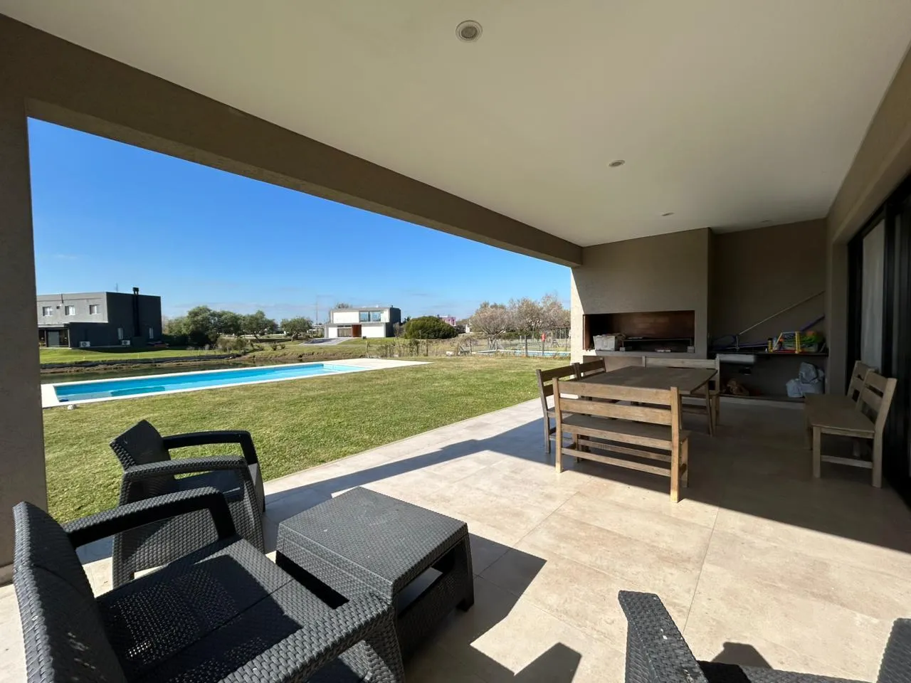 Casa en Casa en El Canton - Norte a la laguna OPORTUNIDAD ORIENTACION NORESTE