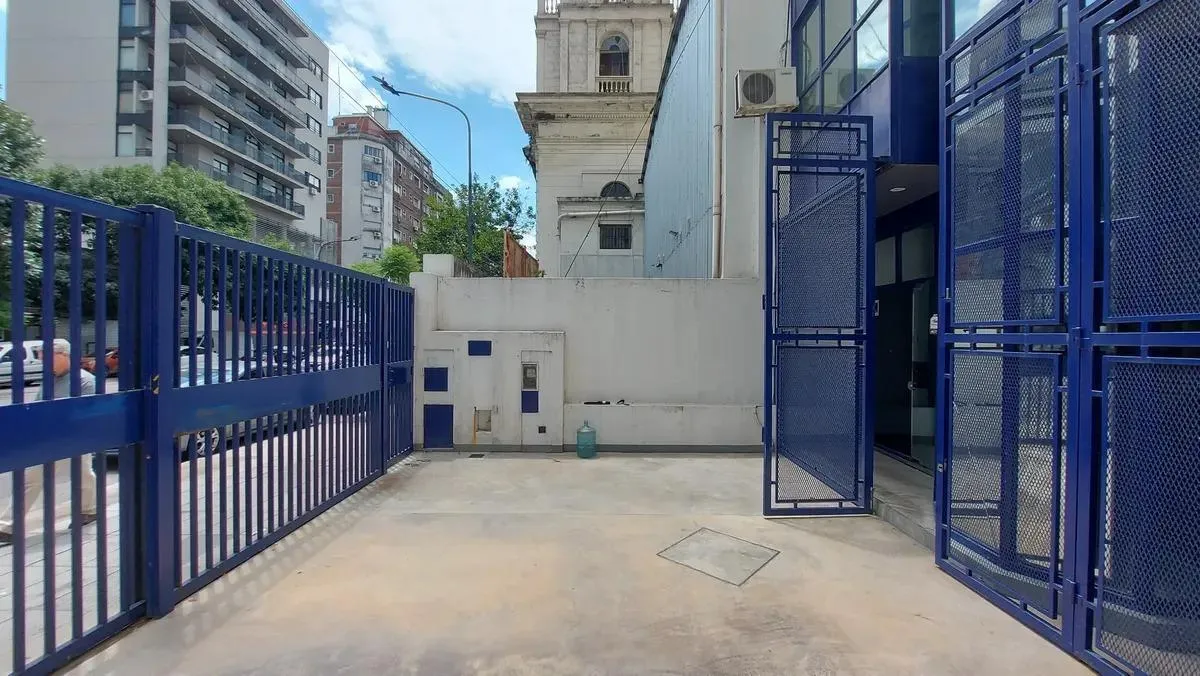 Galpon en Avenida Independencia e/ Bernardo de Irigoyen y Tacuari