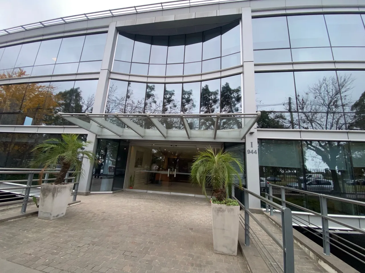 Oficina en Dardo Rocha al 900