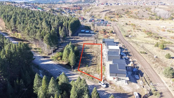 Terreno en Av. los Lagos al 100