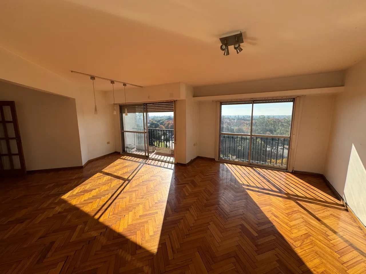 Departamento en Depto en 54 y 1 // Edificio Palacio del Bosque