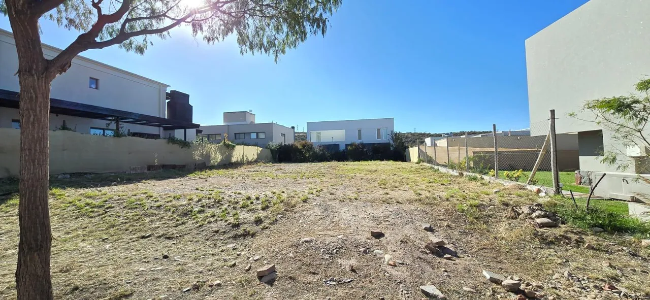 Terreno en Barrio Aguaribay