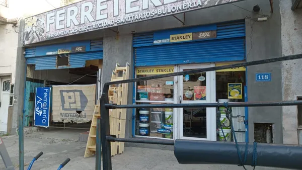 Local Comercial en Maximo Paz al 100