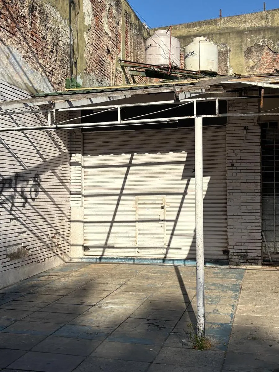Local Comercial en MARIANO ACOSTA al 400