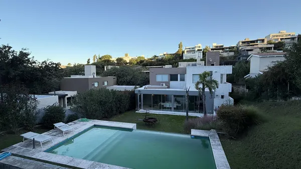 Casa en La Rufina al 1100