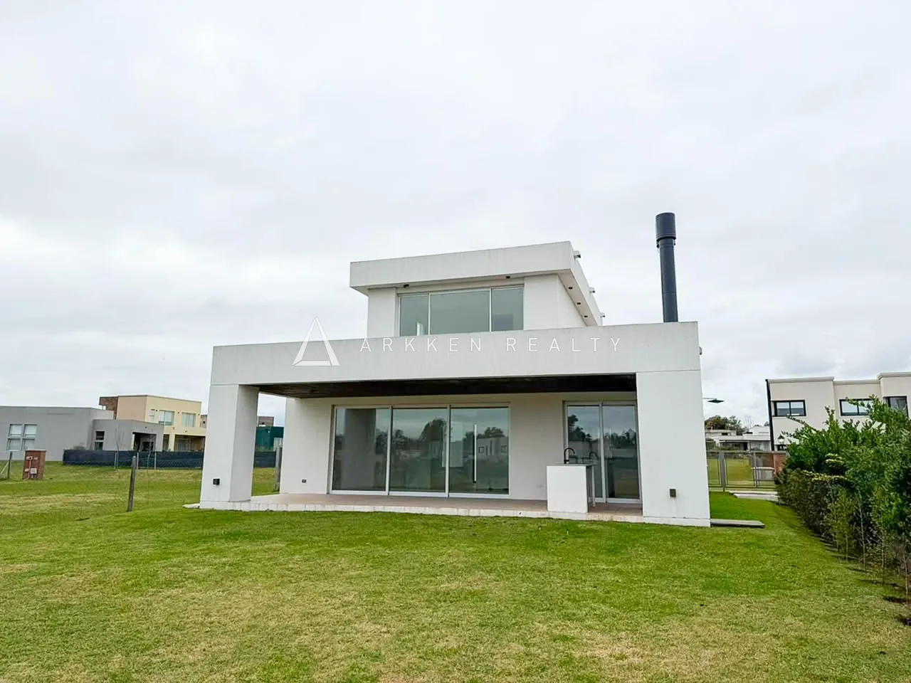 Casa en Barrio Santa Lucia - Pilar del Este
