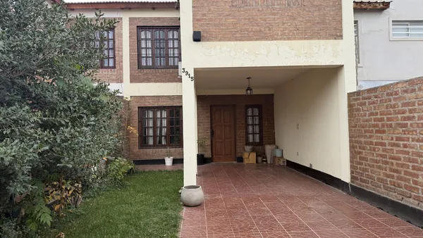Casa en ORTEGA Y GASET al 3900