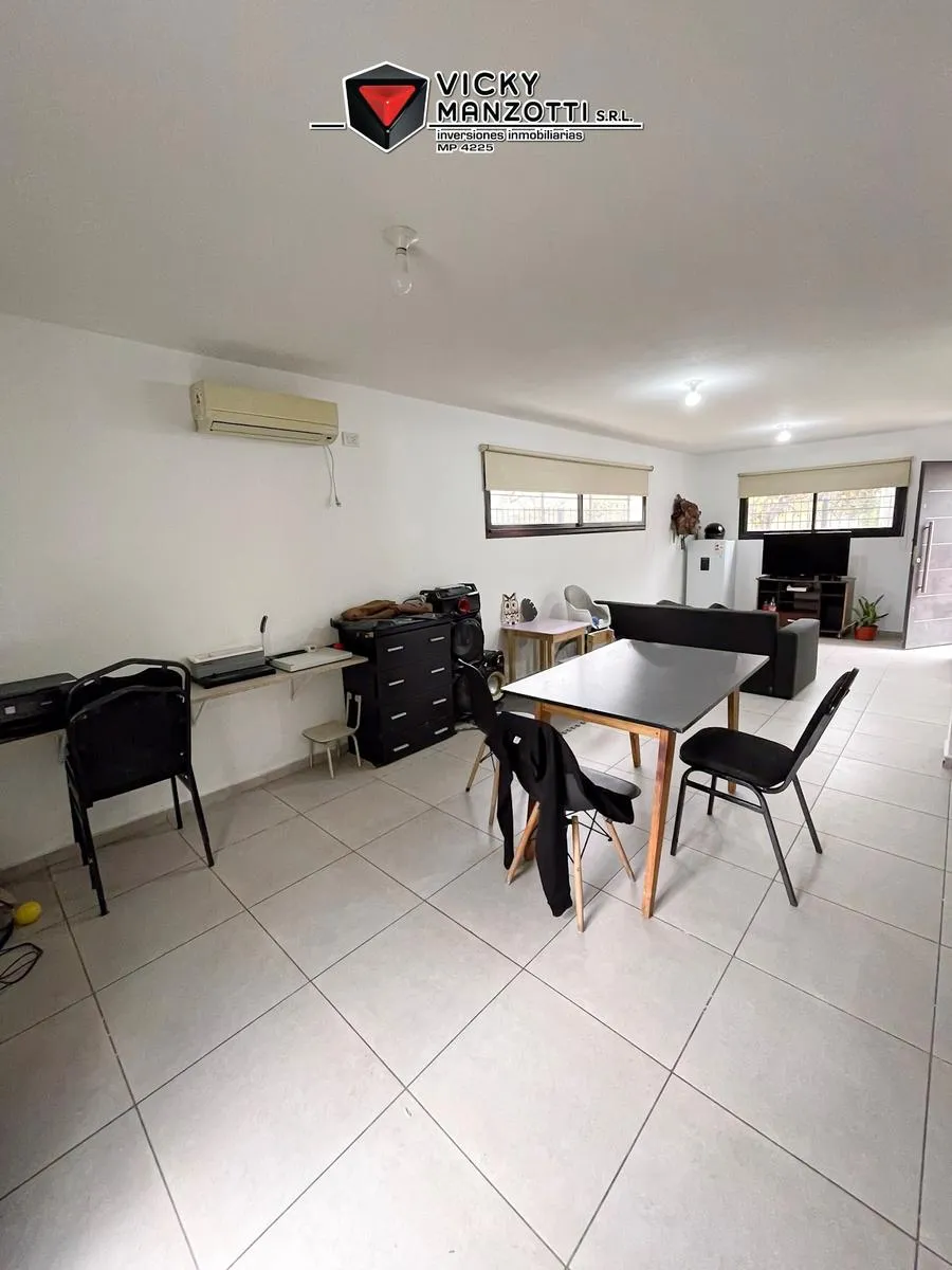 Casa en VENTA Y MEDIA al 5200