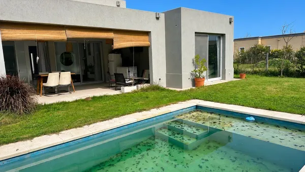 Casa en Barrio Santa Emilia