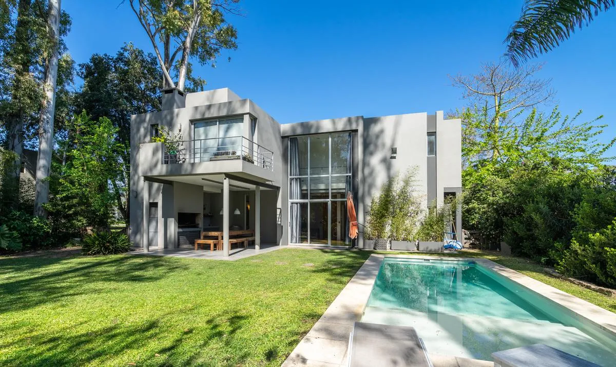 Casa en Barrio Privado El Aromo 800