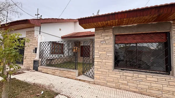 Casa en Padre Stefenelli al 600