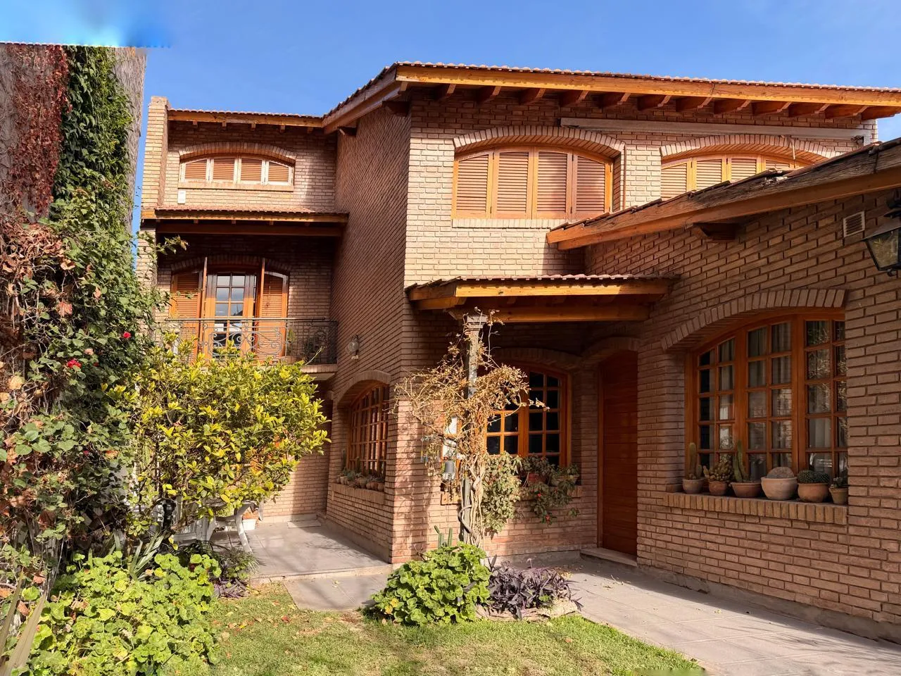 Casa en Pedro J Godoy al 900