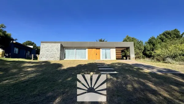 Casa en Ecuestre al 200