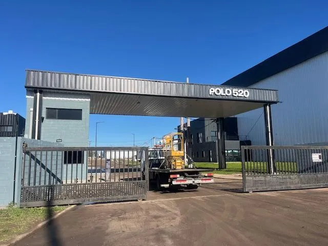 Galpon en Avenida 520 y 197 . Deposito en Polo 520.