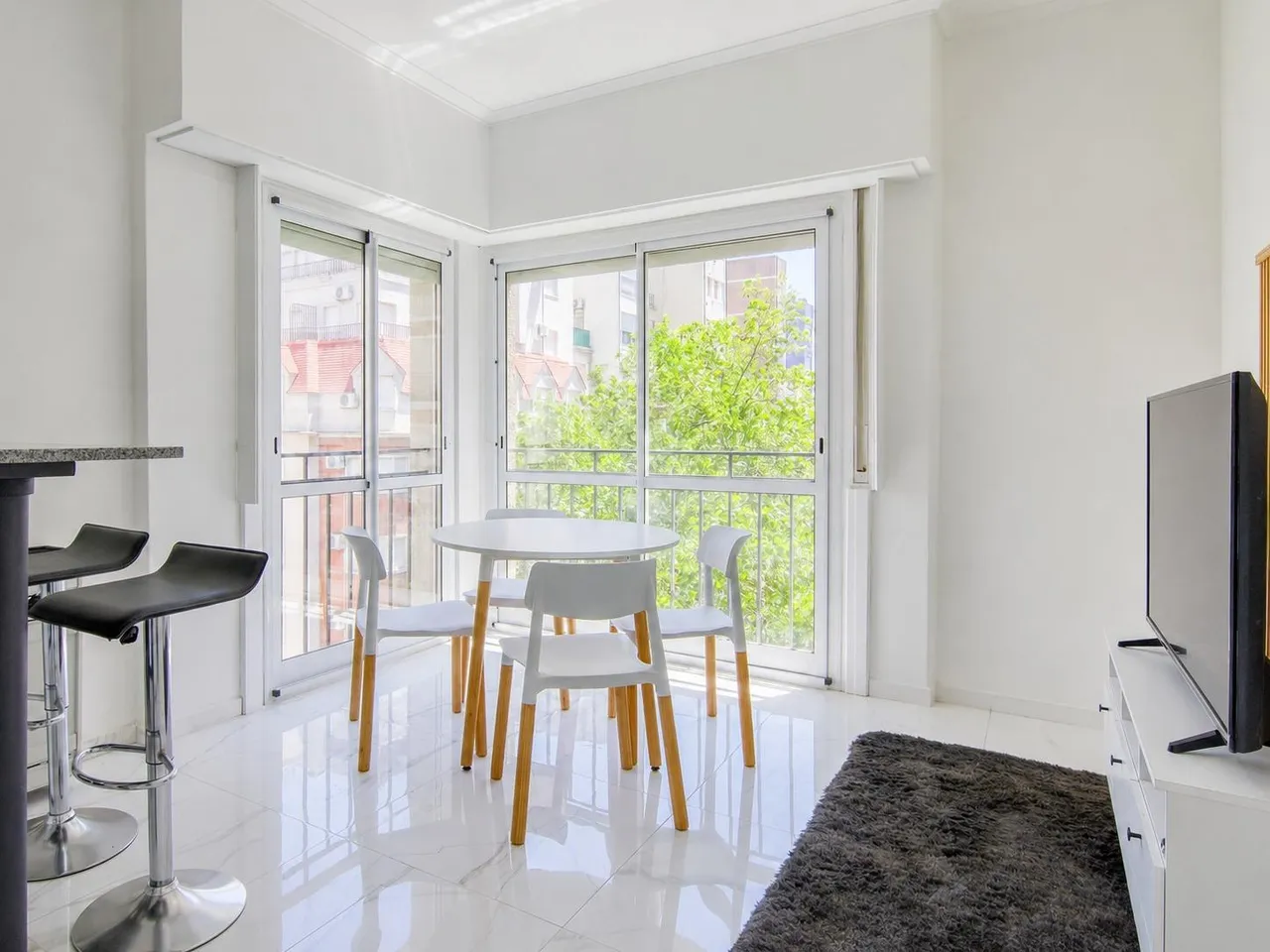 Departamento en Departamento 2 Ambientes Reciclado a Nuevo con Balcón Francés – Zona Plaza Colón