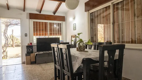 Casa en Oportunidad de inversion renta inmediata.