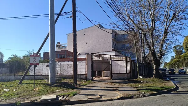 Terreno en Avenida Santa María esquina Avenida Ugarte