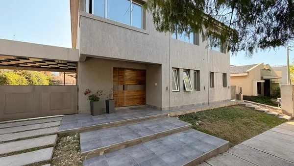 Casa en Barrio Privado Dalvian