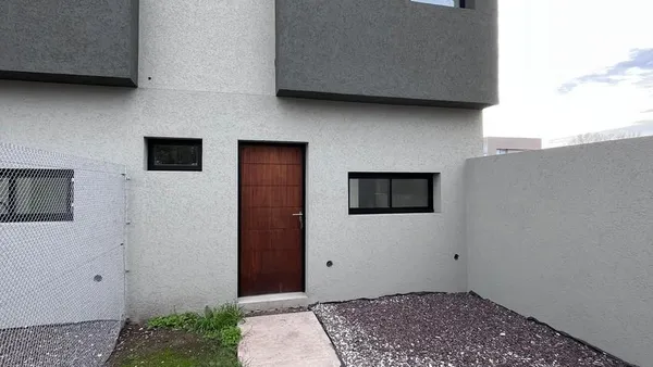 Casa en Parravicini al 9000