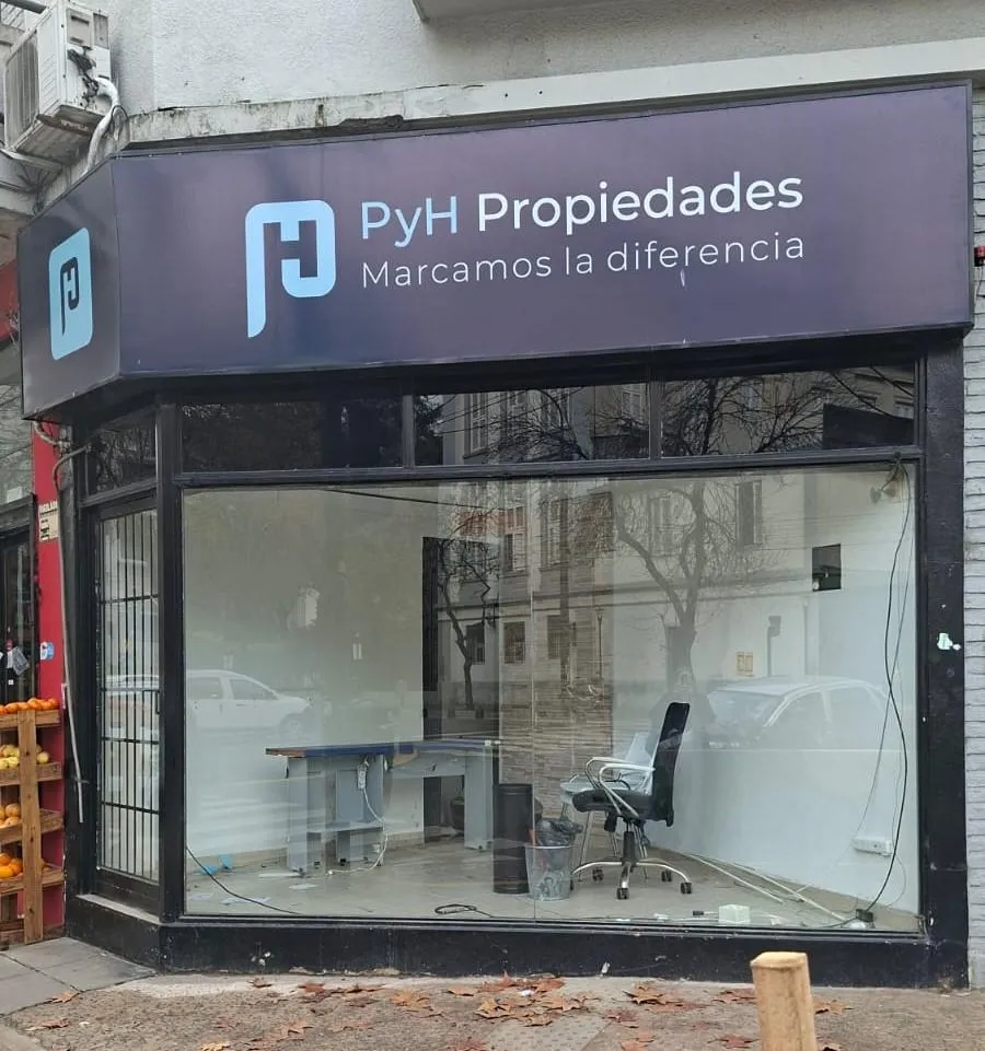 Local Comercial en Muñiz e Hipólito Irigoyen