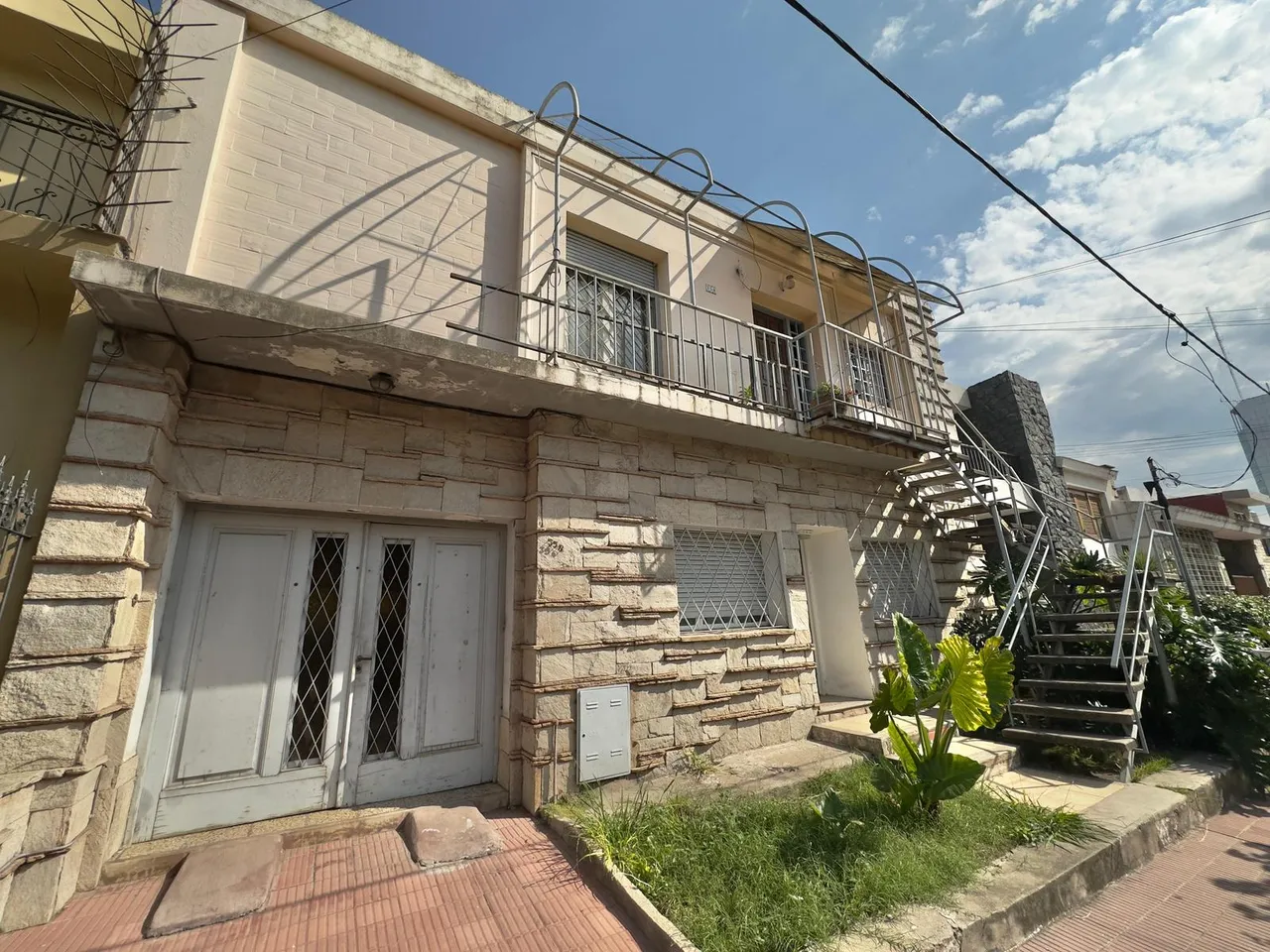 Casa en VENDO EXC. CASA DE 2 PLANTAS U$s140.000 B° PASO DE LOS ANDES!!!