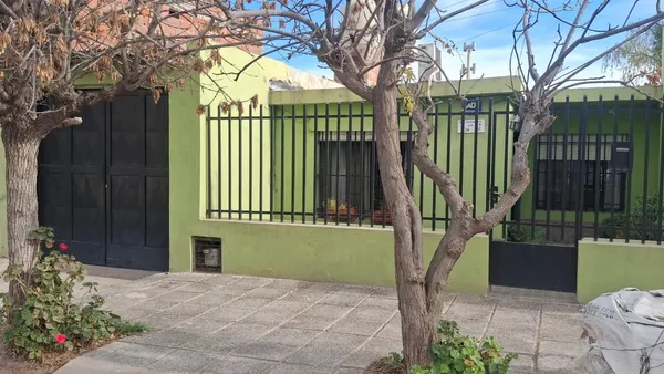 Casa en Casa 3 dormitorios, cochera, patio Río Uruguay 212 Nqn