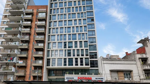 Oficina en Av. Cabildo al 600
