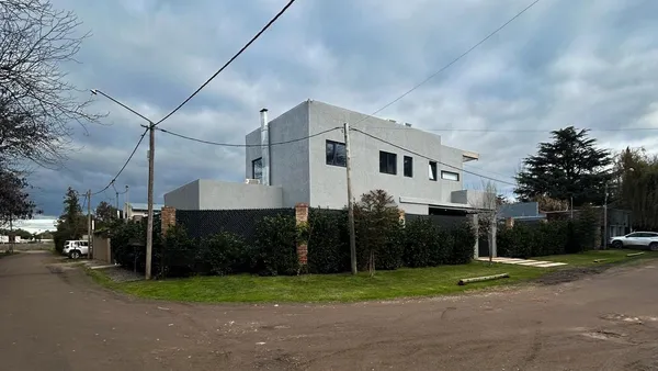 Casa en LAPRIDA al 2000