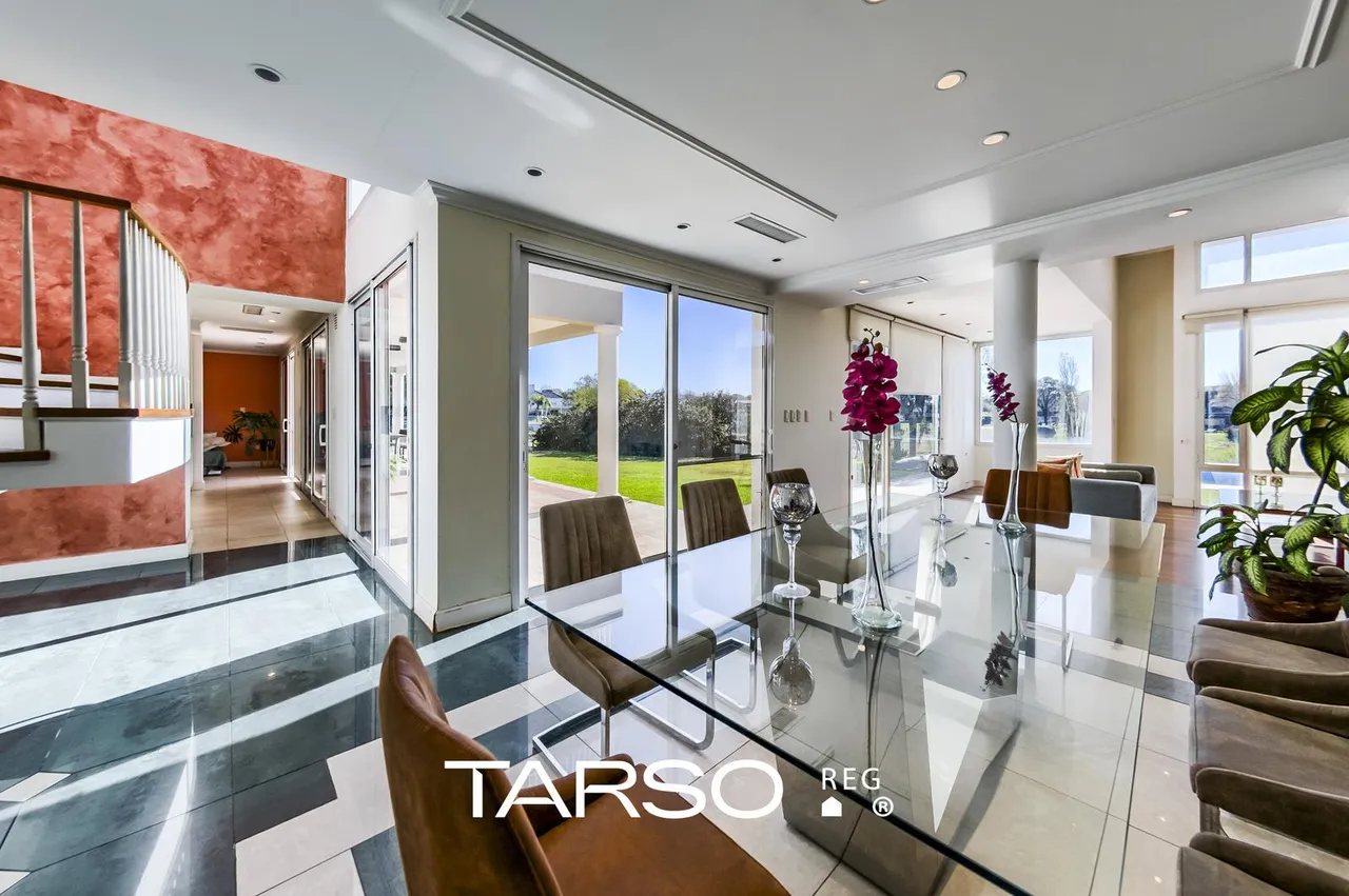 Casa en Casa en venta de 4 dormitorios, fondo golf en Lomas de la Carolina